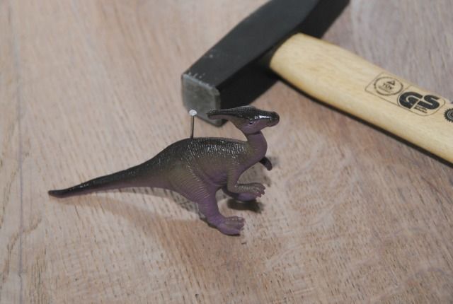 DIY; cool dinosaur card holder