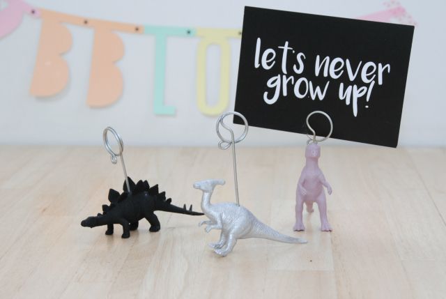 DIY; cool dinosaur card holder